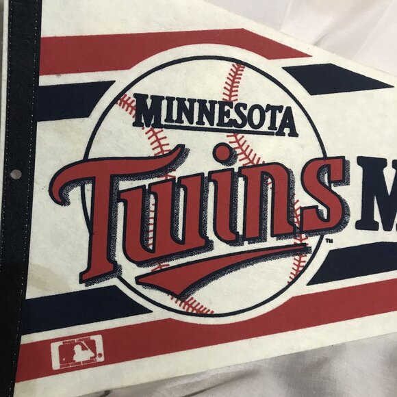Vintage 1980 Minnesota Twins MLB Felt Pennant 30 x 12 Mancave Baseball - Picture 1 of 8